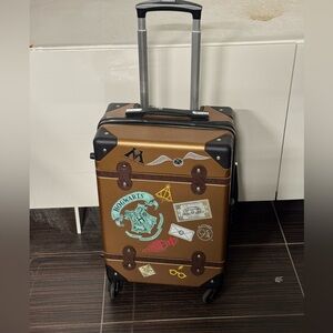 Rare Harry Potter Hogwarts Rolling Suitcase Wow Must See